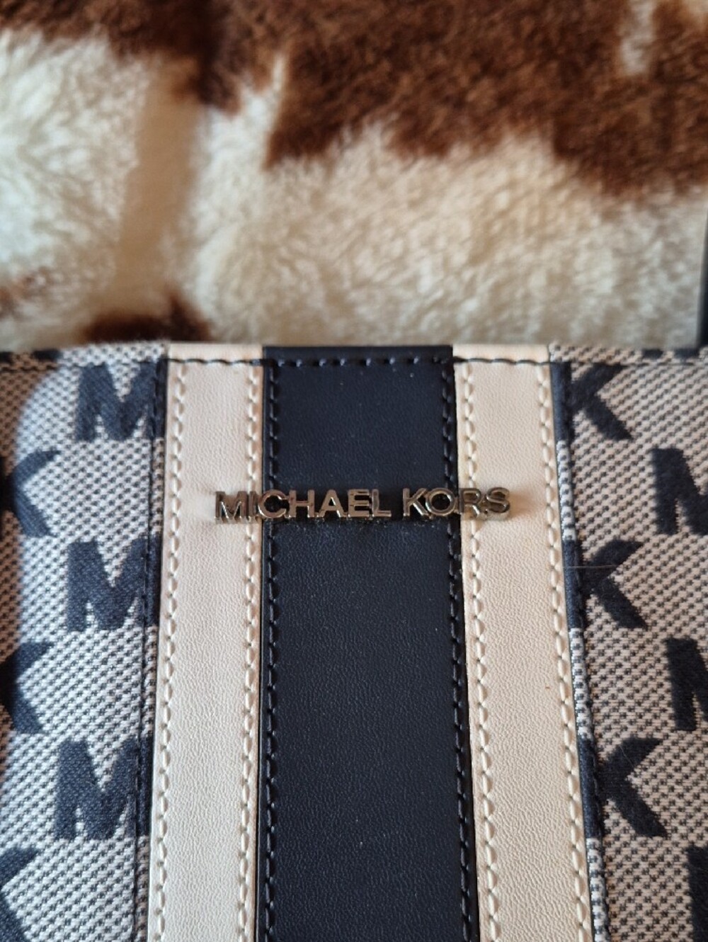 Michael Kors Vincent Navy and White Logo Stripe Tote - Picture 3 of 7